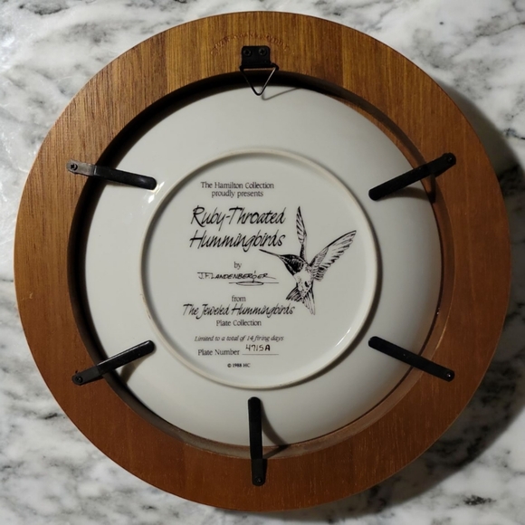 Vtg 88 Ruby-Throated Hummingbird Hamilton Collector Plate Gold Trim Wooden Frame - Picture 3 of 4